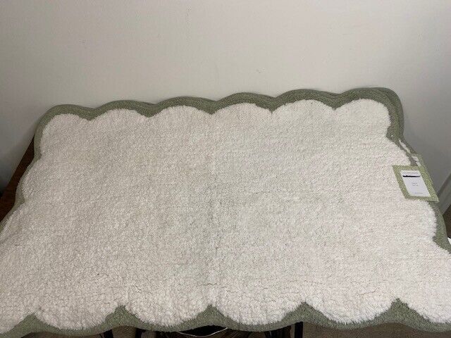 Pottery Barn Set of 2 Julia Berolzheimer Tufted Organic Bath Mat, Green