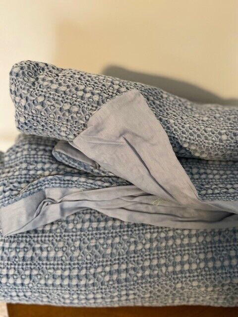 Pottery Barn  K/CK Honeycomb Cotton Duvet Cover & 1 King Sham, Chambray