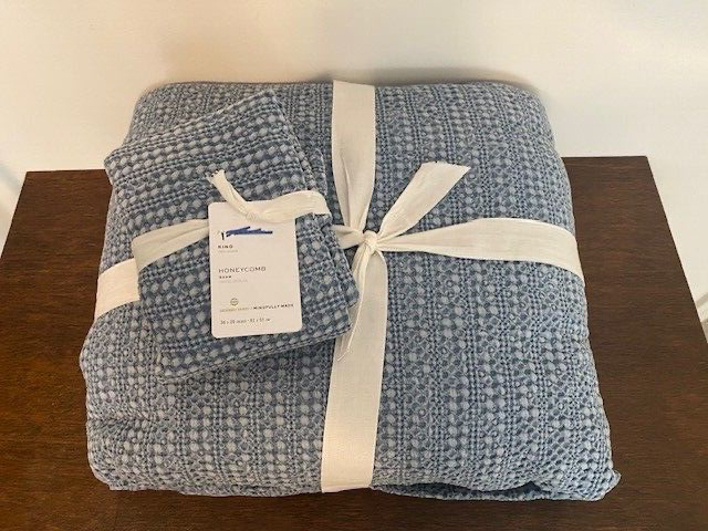 Pottery Barn  K/CK Honeycomb Cotton Duvet Cover & 1 King Sham, Chambray