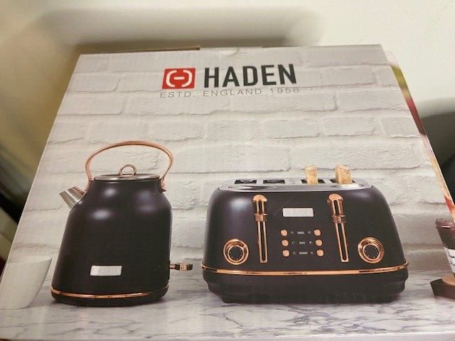 Haden Heritage 75041 1.7L Stainless Steel Electric Cordless Kettle -Black & Cop.